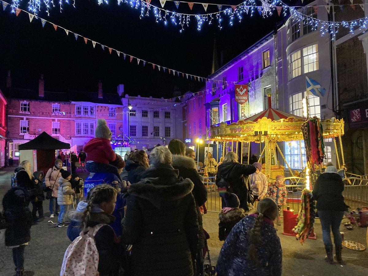 DifferentL's tweet image. Great night in Louth tonight with the #FestiveFabuloso roadshow at the Cornmarket. Another big thank you to everyone who turned up and to #Studio2000 #SingOutLouth and #swingnuts and of course @ace_national &amp;amp; @EastLindseyDC