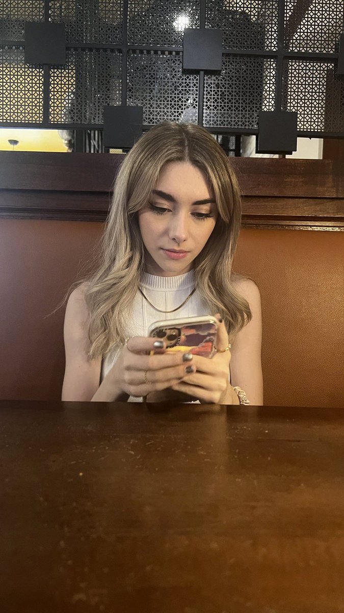 yoxics's tweet photo. damn near the same person 💀 https://t.co/9RSwrkA5zn