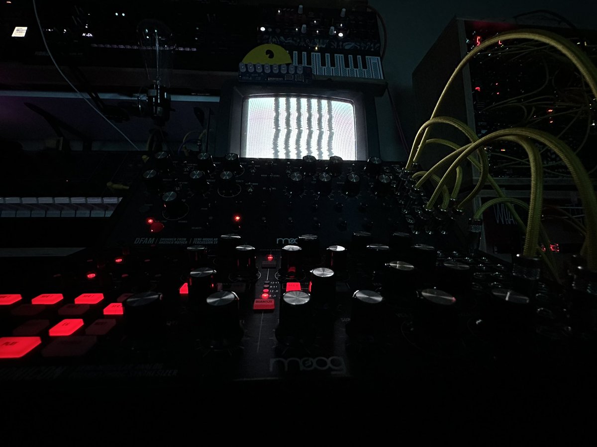 h3ckseven's tweet photo. let’s make drums tonight. keep an eye out for the links
#synthStream #synthesizers #liveStream #modularSynth #eurorack #moog https://t.co/SqLOB9tjLz
