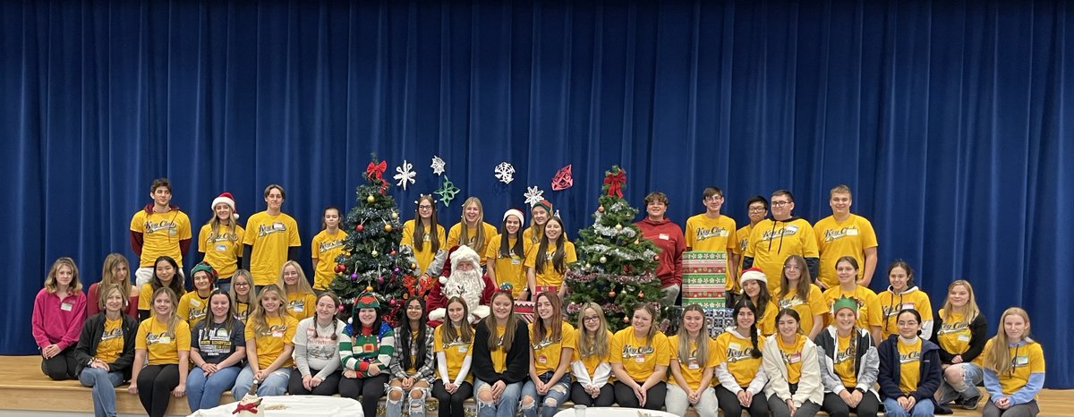 NRCSRangers's tweet photo. #TBT to 12/3 when the @KeyNrhs and the NR Kiwanis hosted "Breakfast with Santa".  It was a great success allowing Key Club to make donations to Community Care, CC Children's Hospital &amp; the Key Club Scholarship Fund.   
More 📷:https://t.co/YWfZjd6IB5 
@NRHSChoirs @NRHSRangers https://t.co/iXCjk4e7uX