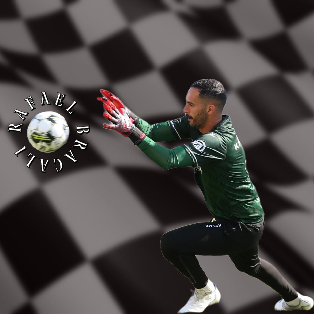 uaxadrezado's tweet photo. 𝐎 𝐧𝐨𝐬𝐬𝐨 𝐂𝐚𝐩𝐢𝐭ã𝐨 -𝐑𝐚𝐟𝐚𝐞𝐥 𝐁𝐫𝐚𝐜𝐚𝐥𝐢 ©️

#universoaxadrezado #boavistafc #guardaredes #goalkepper #lastwall #capitao #bwin #bwinligaportugal #jogadormaisvelho  #brasil https://t.co/FYZLJel1wp