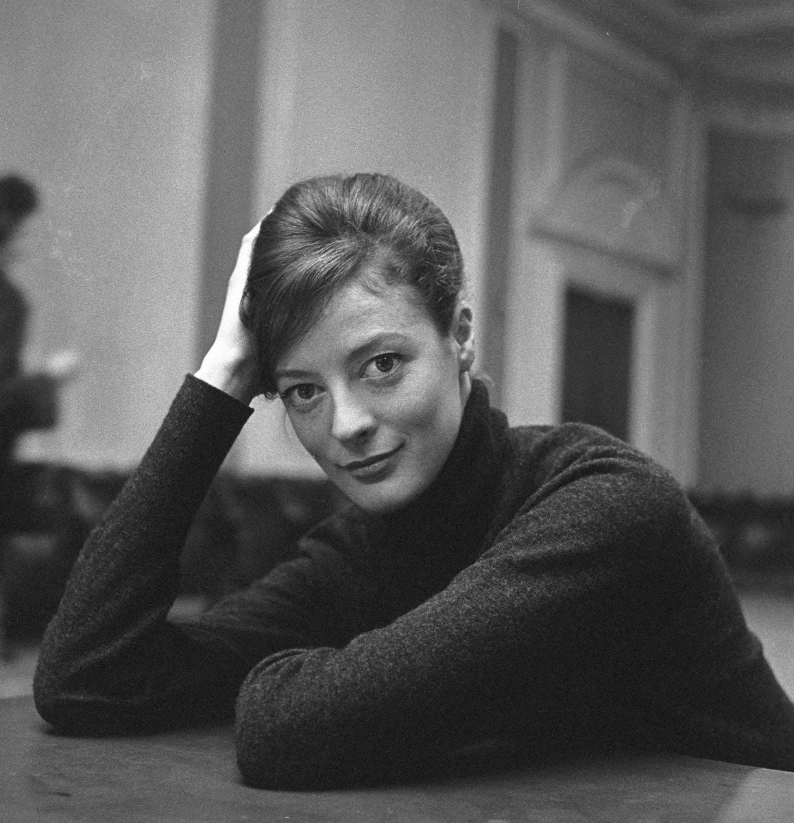 Minerva McGonagall (Maggie Smith) as a young beautiful woman, circa early 1960s.

Image courtesy of Vogue Magazine