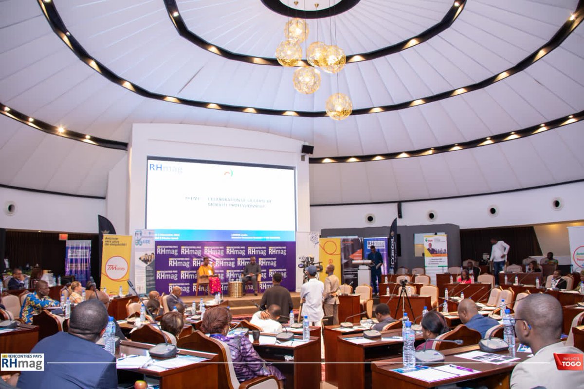 BruceOctave's tweet photo. J'ai eu le plaisir de présenter il y a quelques jours, les Rencontres-Pays #RHMag organisées pour la 1ère fois au #Togo.
50 entreprises au rdv, plus de 200 participants, des speakers de qualité pour parler capital humain, avenir du travail, réalités nationales..
#TgTwittos https://t.co/ff6SQkDtPr