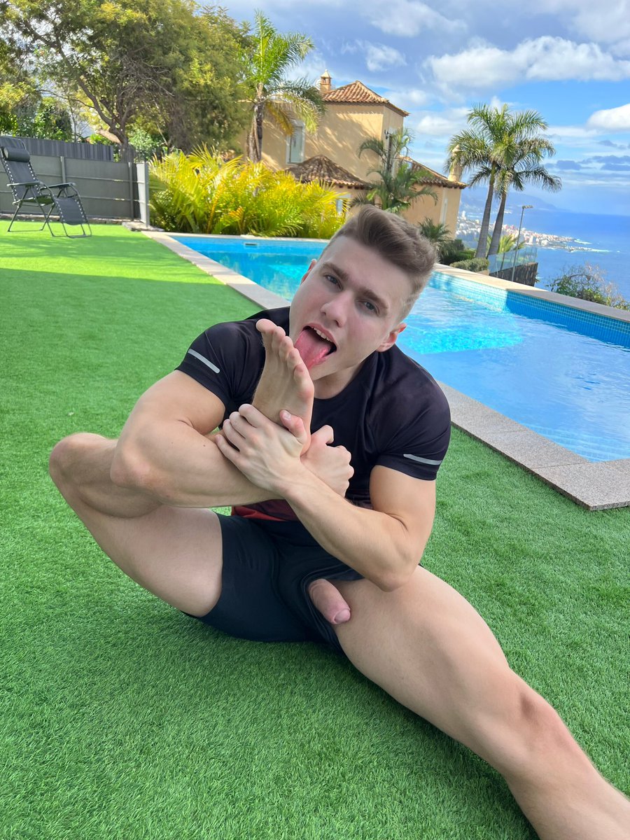 emmetcharmof's tweet image. 