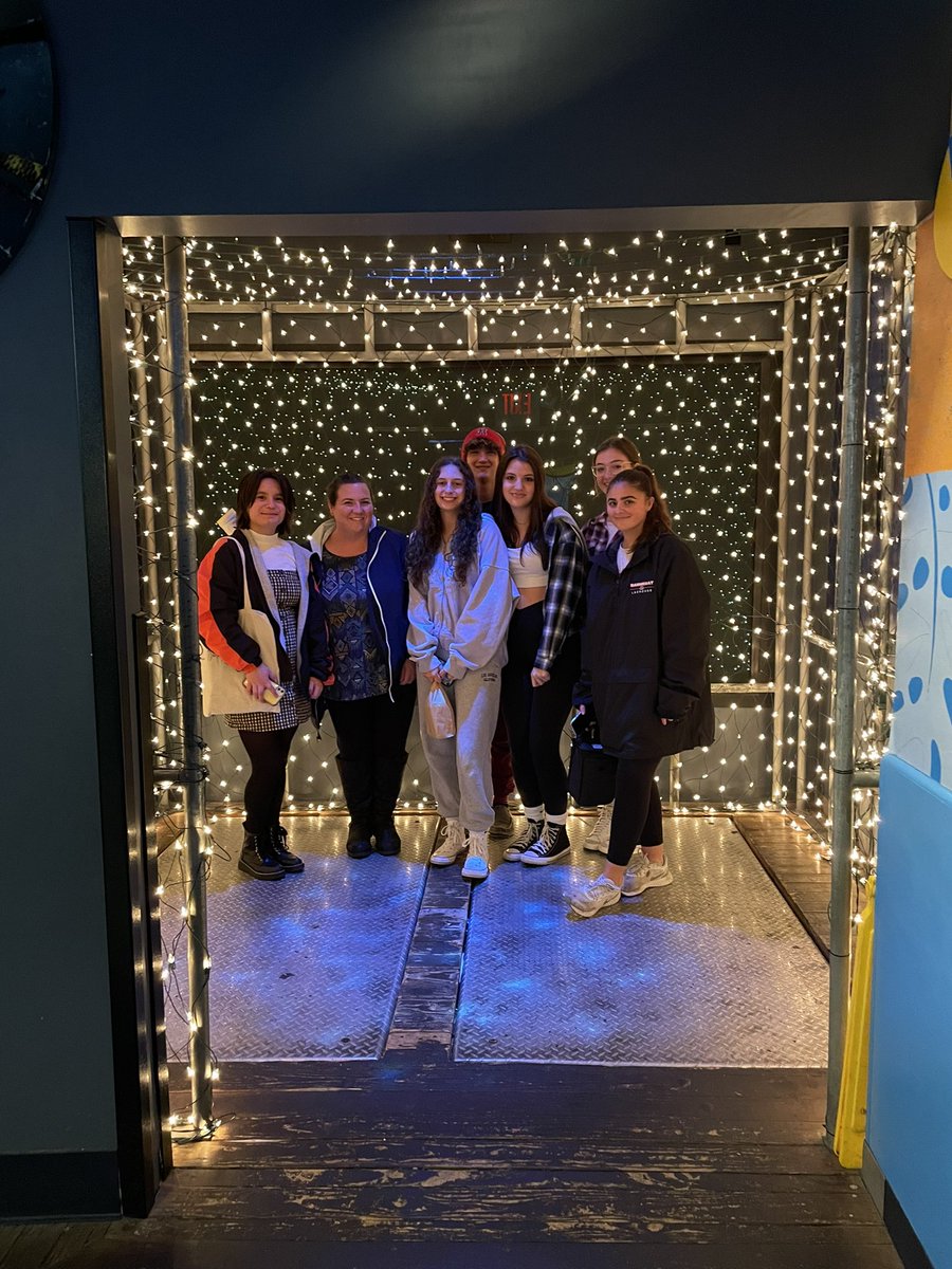 DisneySciNerd's tweet photo. Touch tanks, hurricane force winds, and shark cages, oh my! @AdventureAqua #onebarnegat @Barnegat_HS #barnegatinspires #bhsscience https://t.co/43zholopzJ