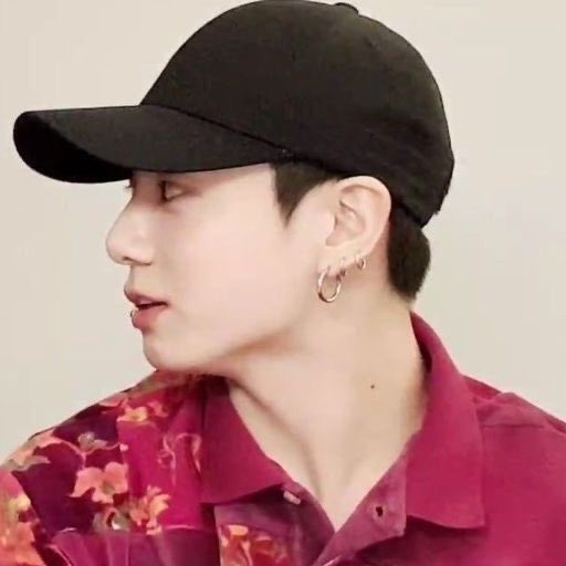 v_basquiat's tweet photo. taekook au

Na qual Taehyung é um ídolo famoso e depois de pedidos desesperados nas redes sociais, sorteia um fã pra ele comer, e Jeongguk, seu hater número um, é inscrito no sorteio sem sua permissão graças a Park Jimin, seu melhor amigo. https://t.co/slfPhCw3wx