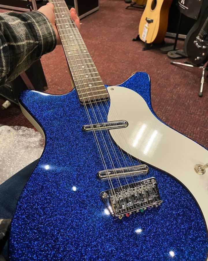 DanelectroUSA's tweet photo. Happy New Danelectro Day Seth #WelcomeToTheJangle 💙🔥
@seth.does.everything https://t.co/RPnfvFCCd9