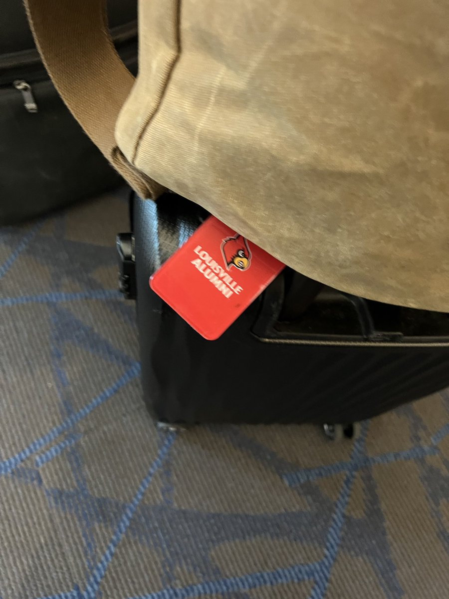 DDFJ77's tweet photo. Proud to be sporting this as I travel today!

#ILikeFootball 
#ILiketoWin 
#GoCards https://t.co/EdndxepxiC