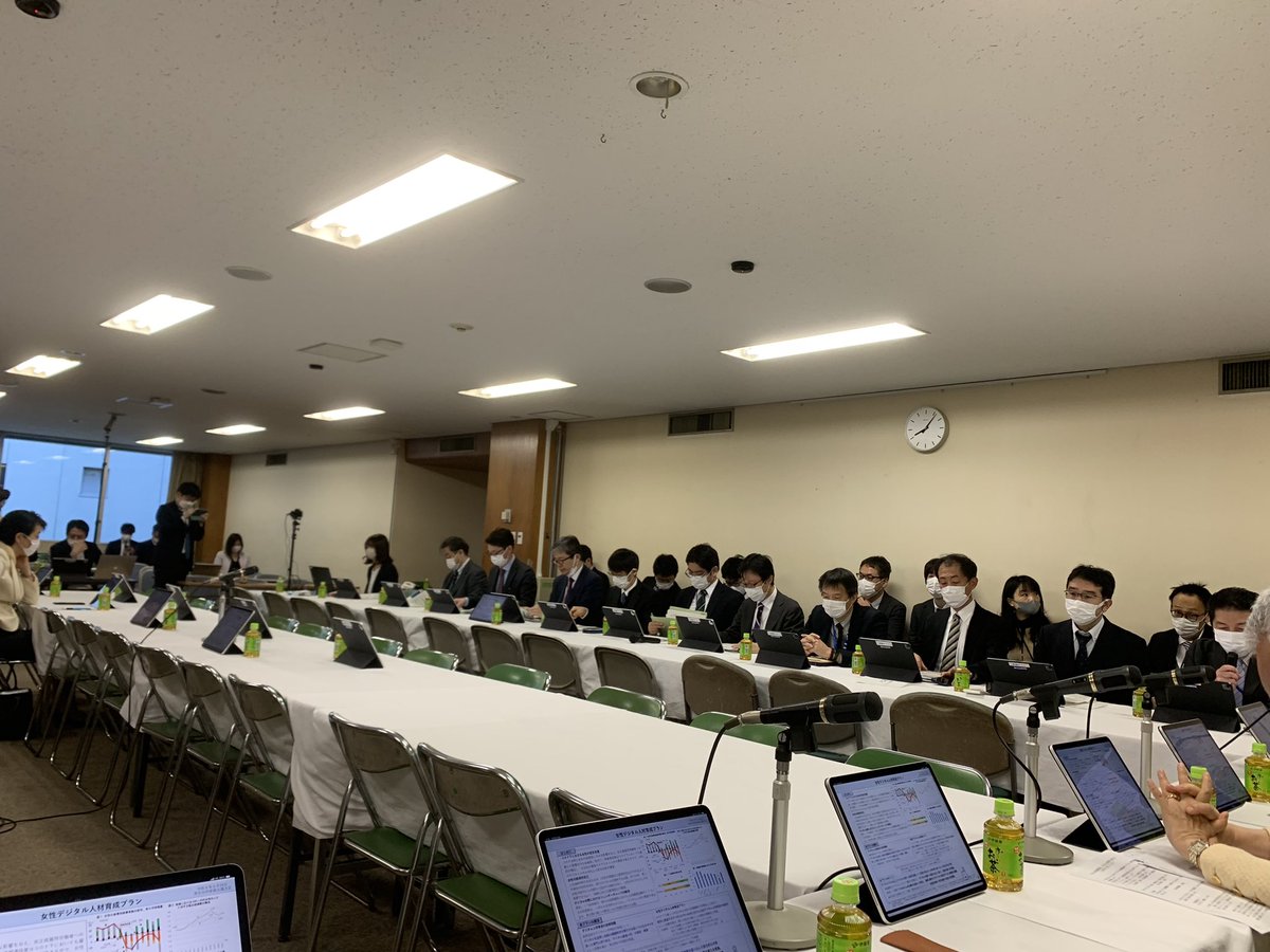ryosei_akazawa's tweet image. 今朝、#デジタル社会推進本部（平井卓也本部長、赤沢は本部長代理）#デジタル人材育成PT（片山さつき座長）。

テーマは、#デジタル人材育成 を巡る現状について各省からヒアリングした後、#デジタル人材の再定義 について慶應義塾大学の村井純教授のご講演。
