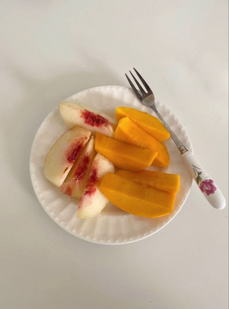 cinamon_xoxo's tweet photo. ❄ day 9 ❄
--> no dairy 

Many ppl are sensitive to dairy but dk. So try to analyze how your body feels compared to days you eat dairy. This is also a perfect excuse if anyone suspects u. Just say ur stomach needs a break from dairy ^^
I'll start w/ some fruit &amp; tomatoes tmr https://t.co/mVgW9WILa5