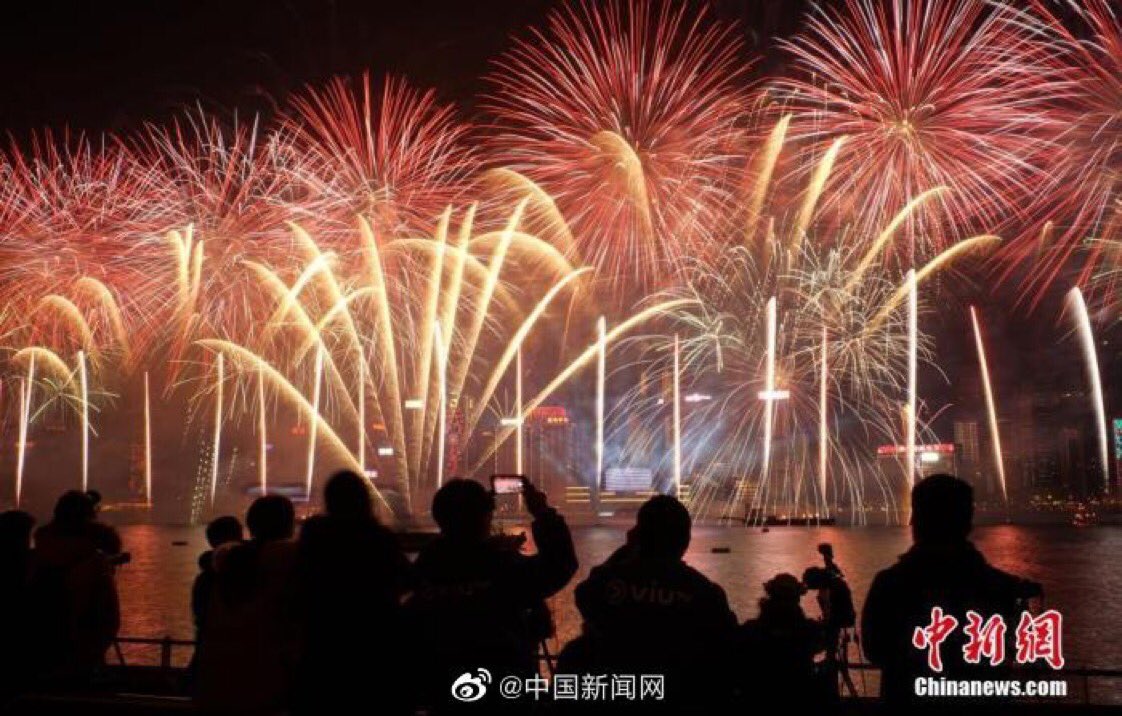 ReportaDigital's tweet photo. 💥💫 Faltan 23 días para #NewYear 2023, los chinos probando y ajustando el show de fuegos artificiales. Oficinas de Turismo compiten, #HongKong anuncia una versión "mejorada" de 10 minutos del show de #fireworks con sonido a lo largo del #VictoriaHarbor
⚡️Lo verás el 31/12/22 https://t.co/S11atkVuOJ