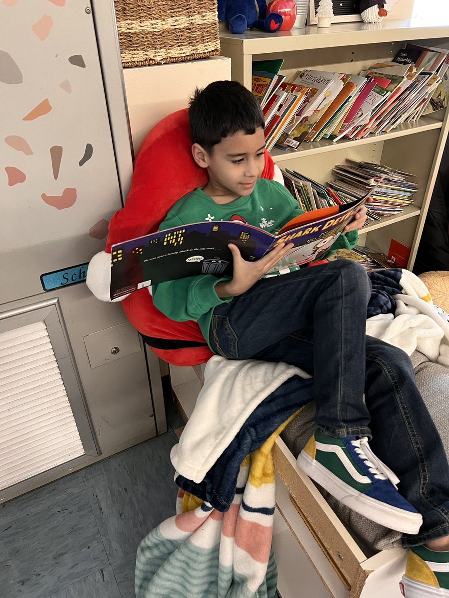 No better feeling than when the “must do” list is done and you can do a “may do”📚💛