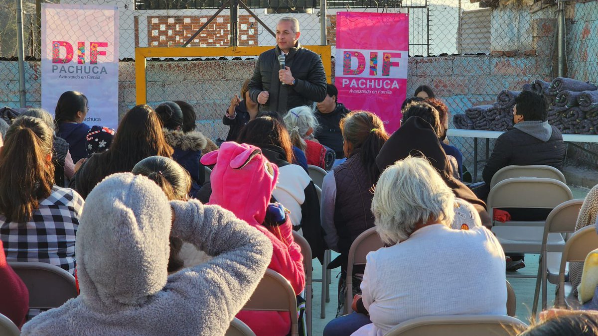 sergiobanosr's tweet image. Me gusta estar cercano a la gente para escuchar sus necesidades; hoy me encuentro en el barrio El Lucero, para entregar cobijas del programa #ReciclarParaCobijar 🤍.