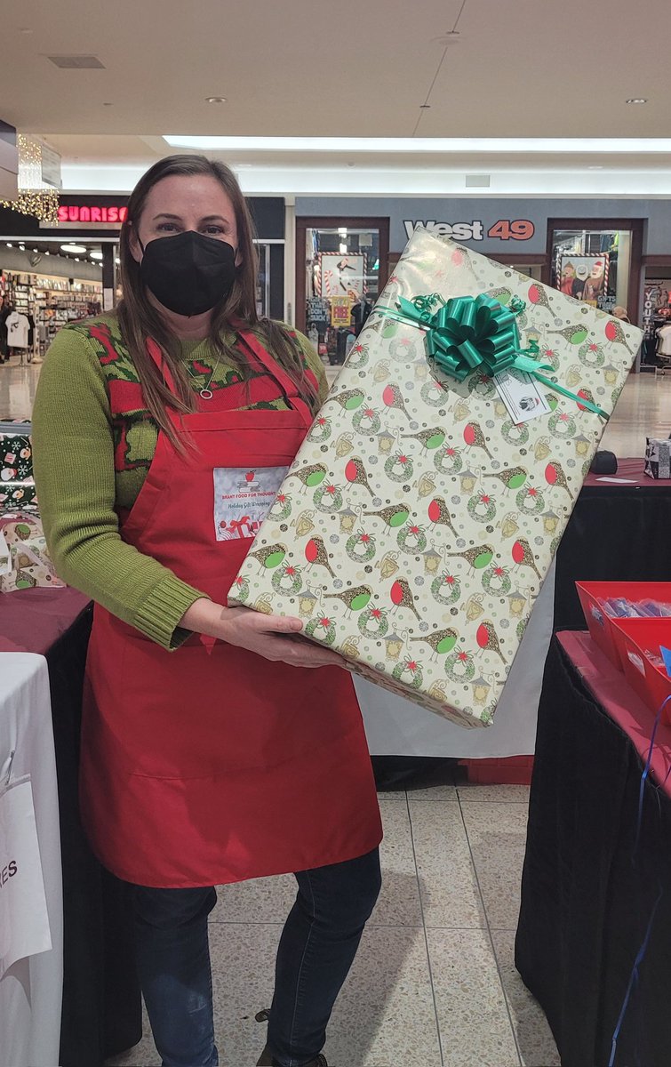 Christmas wrapping <a href="/LyndenParkMall/">Lynden Park Mall</a> with <a href="/BrantFFT/">Brant Food For Thought</a> and <a href="/GELAgranderie/">GELA Grand Erie</a>! Always a fun time!!