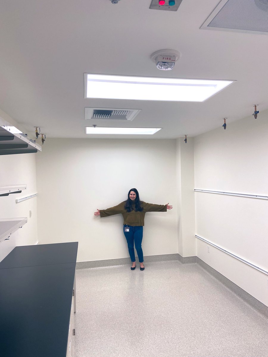 CterminiPhD's tweet photo. CELL CULTURE ROOM!!!! #NewPI #TheLabEdit #CellCare #CellLove #Cellfie https://t.co/MIkFuXQIrd