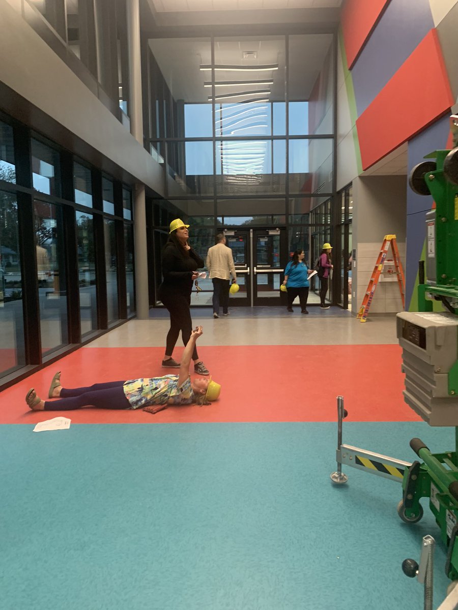 CJCluster1's tweet photo. Had the privilege of walking the new building @ WHILA, it’s been a long wait but teachers were finally able to tour the new campus!! @DallasISDSupt @MRamirezDISD @dallasschools @WHES_Hawks https://t.co/CVftszdQiO