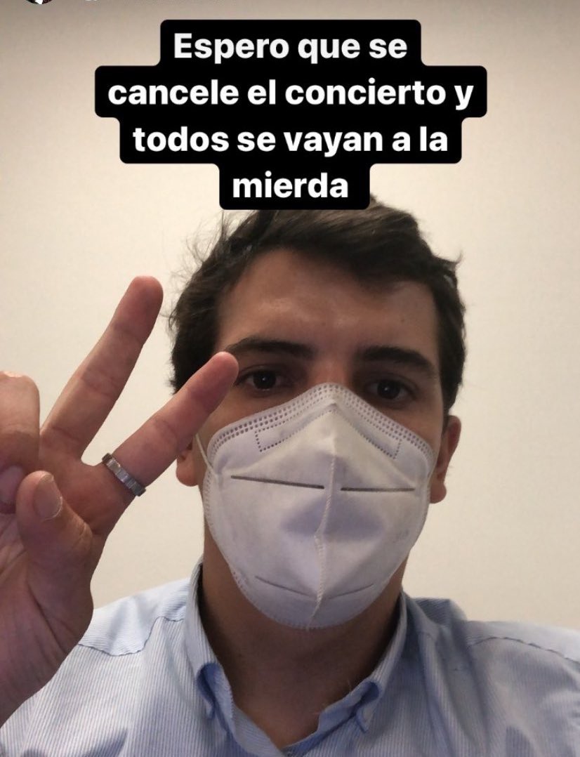 UndercoverFanny's tweet photo. Yo, después de no conseguir boleto para ver a Bad Bunny en CDMX. https://t.co/UvXDwvg0uW