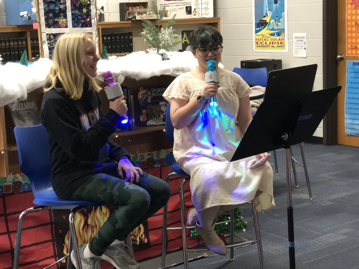 wcsGMSjk's tweet image. Cocoa and Karaoke in full swing at the Book Fair Family Night! Come join us for a sip, a song, and a story! @wcsGMS #GeneralsLead #GMSgenerals #22generals23