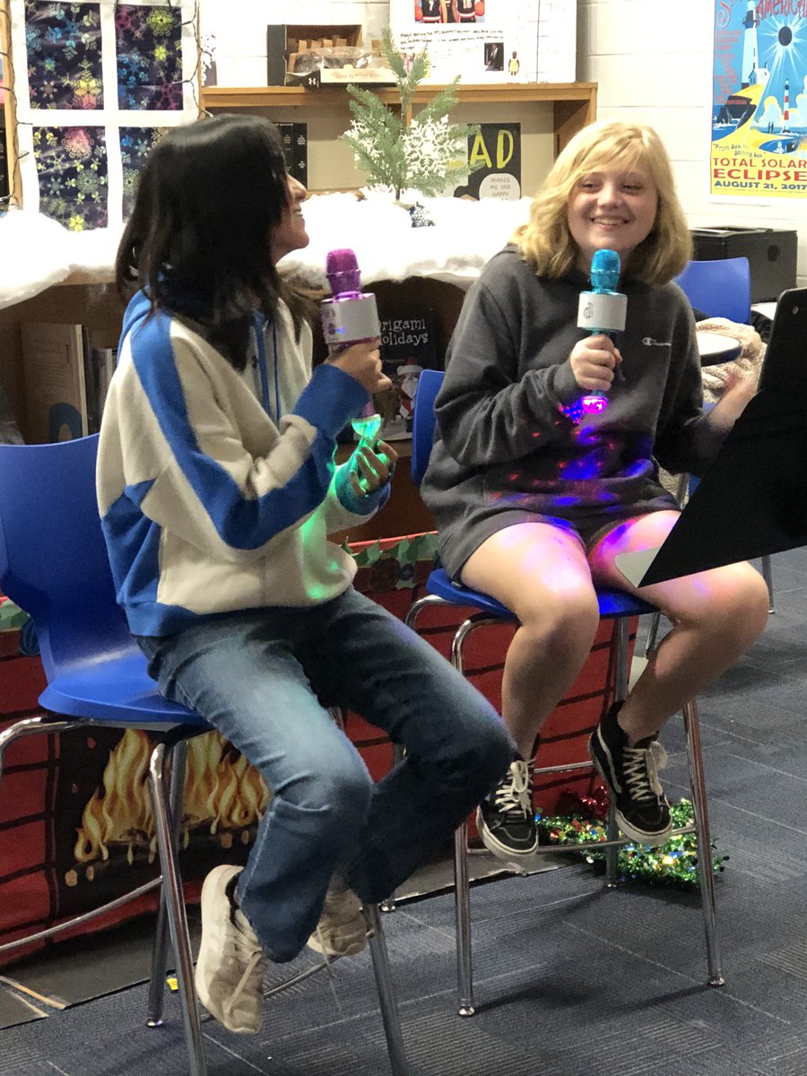 wcsGMSjk's tweet image. Cocoa and Karaoke in full swing at the Book Fair Family Night! Come join us for a sip, a song, and a story! @wcsGMS #GeneralsLead #GMSgenerals #22generals23