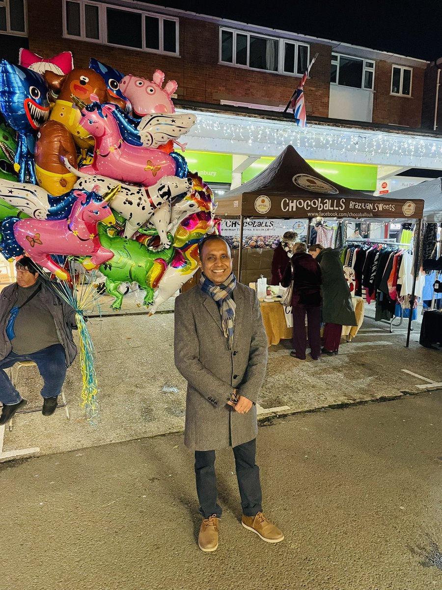 buddhi_w's tweet photo. I enjoyed joining our local community in Sunbury  for this years’ Christmas Market this evening. 

It was fantastic  to see so many people and  specially children who were having a great time . 

I took some time to chat with LOSRA committee members ,  Surplus to Supper https://t.co/YyGaUD9TBc