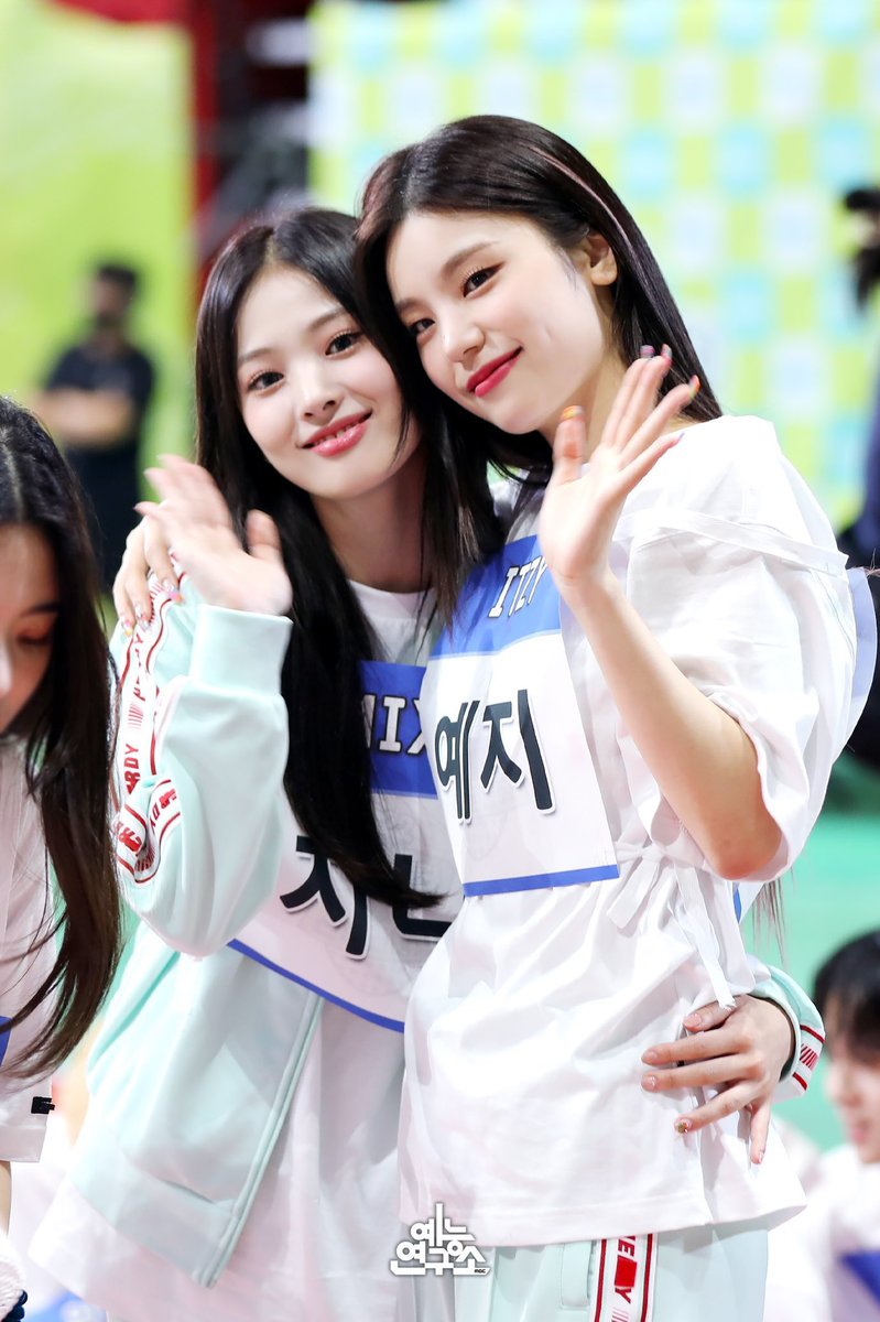 yejigallery's tweet photo. thank you jinni, hoping everything is alright 🥺💞 we’ll keep on supporting you alongside yeji https://t.co/pSk5pa0VsR