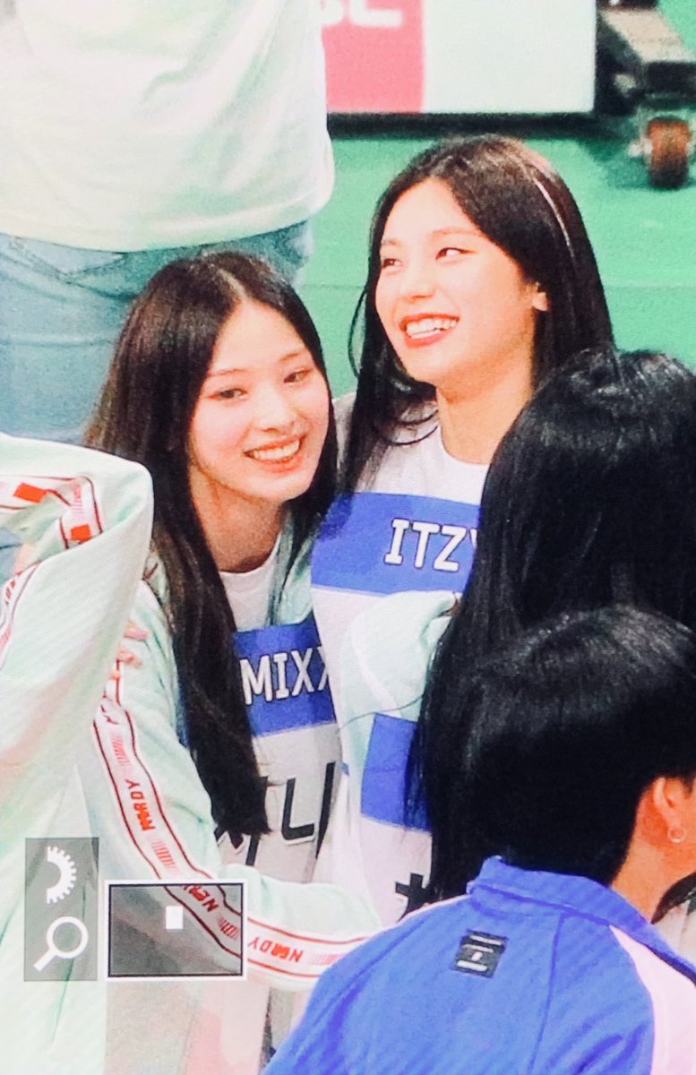 yejigallery's tweet photo. thank you jinni, hoping everything is alright 🥺💞 we’ll keep on supporting you alongside yeji https://t.co/pSk5pa0VsR