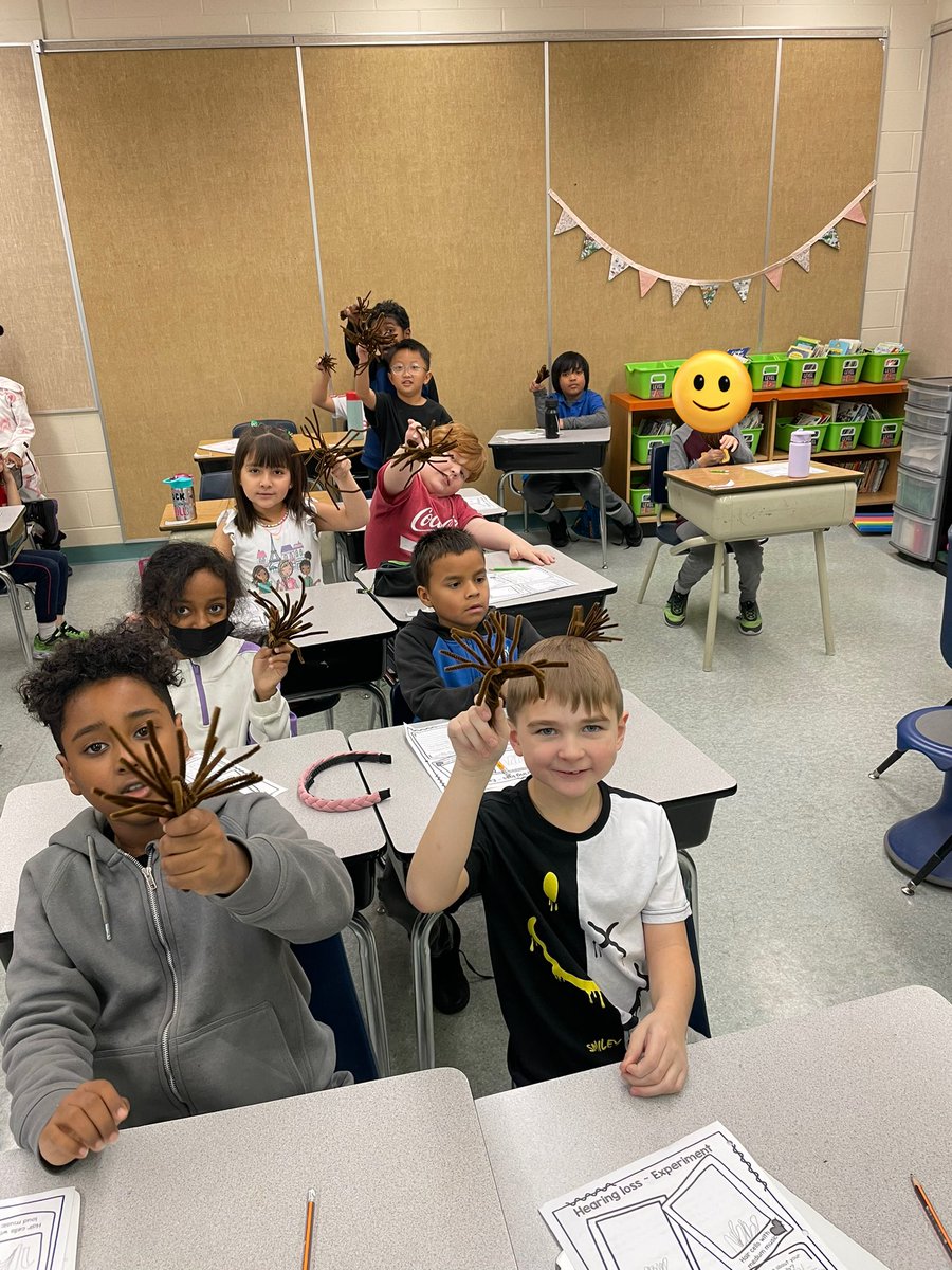 StHenry_CCSD's tweet photo. Today in a hearing loss experiment the grade 3s learned about hair cells. Students used pipe cleaners to visualize hair cells and what they look like in response to soft and loud sounds to better understand the importance of protecting our ears! 👂🏽@CCSD_edu https://t.co/tLJlhs51qe