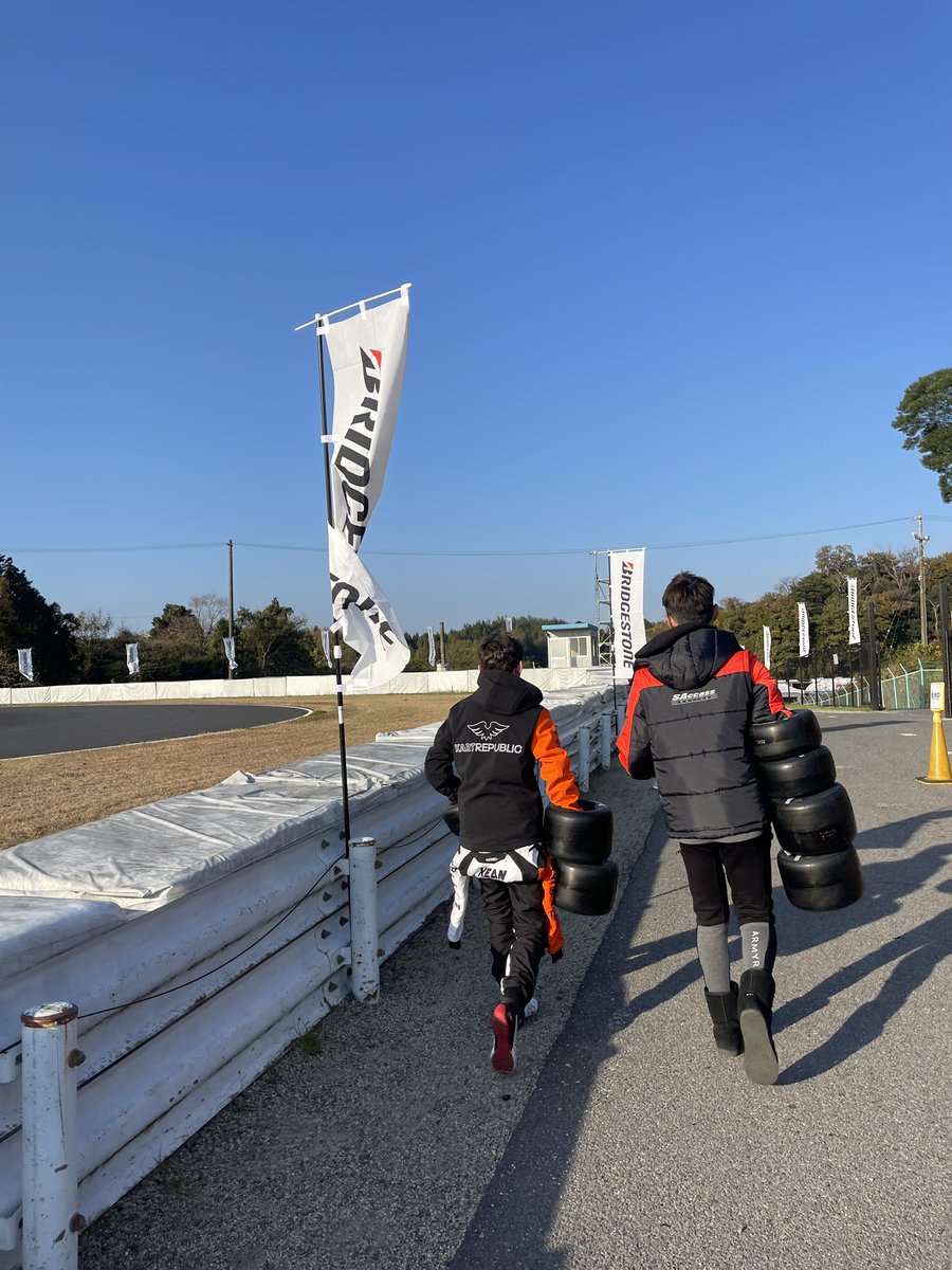 Buzz & Co Group tweet media