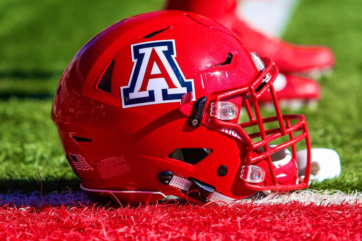 Andre_JohnsonII's tweet photo. After talking to @CoachZavala58 he informed me that I have received an offer form the University of Arizona @Coach_KC84 https://t.co/xMrfWPZTNY