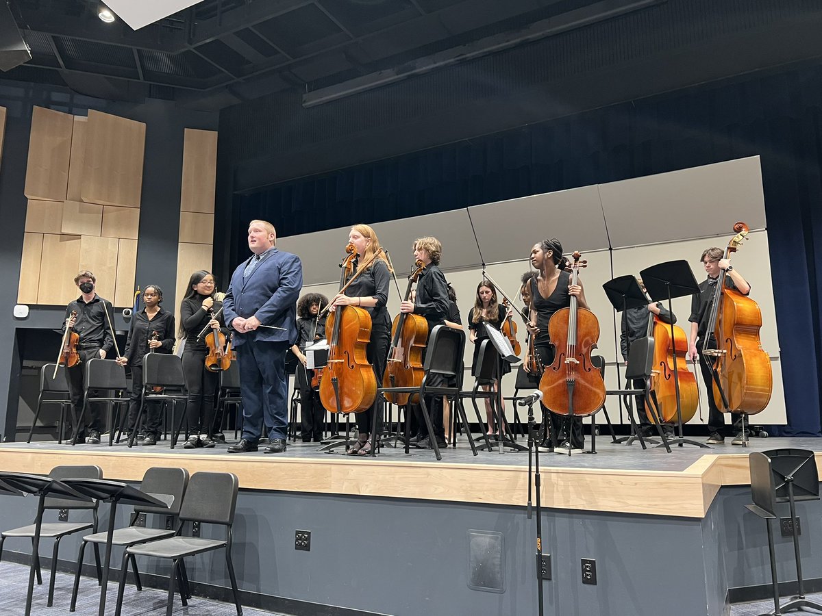 kga95aka's tweet photo. AHS Music Concert and art show was phenomenal last night! We are so proud of our teachers and our music scholars and artists! #FalconPride #allinforalbany @albanyschools @AHSFalconsNest https://t.co/chHkbZFIlV