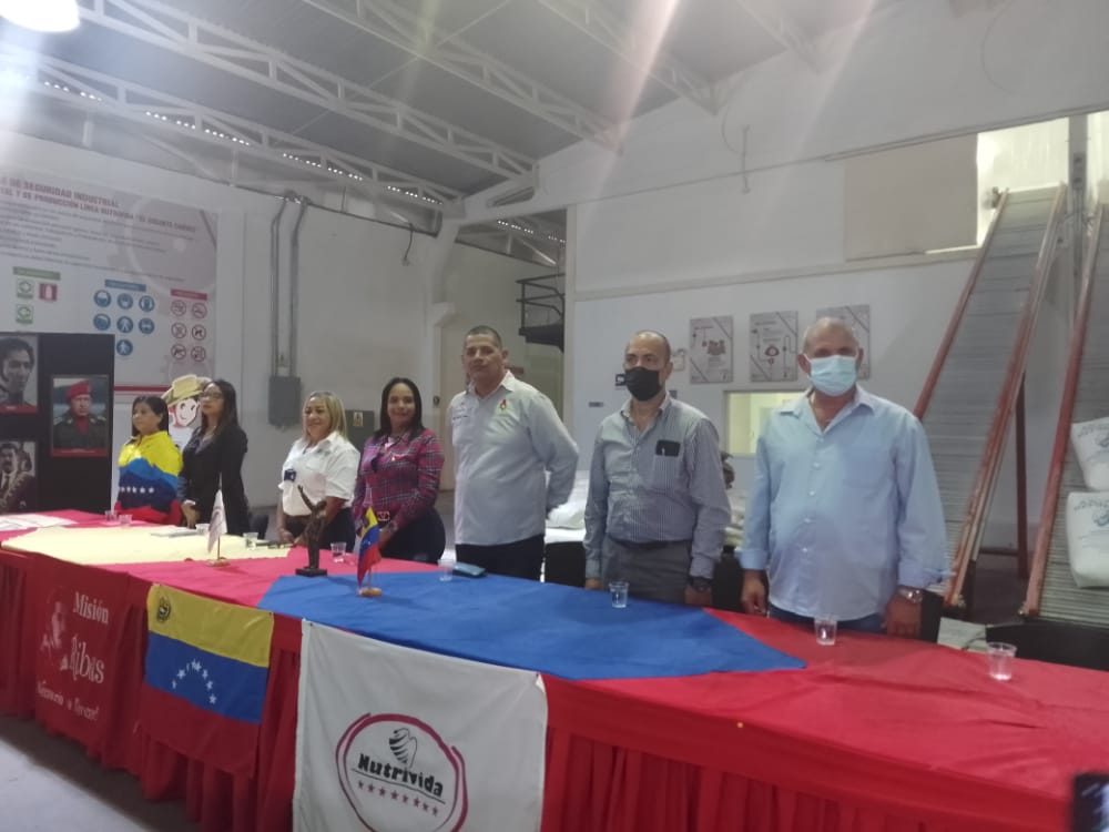 La Planta Experimental y de Producción de la Línea Nutrivida El Gigante Chávez, ubicada en el Edo. Guárico se vistió de gala para la entrega de 17 títulos de Bachilleres a nuestros trabajadorxs, en transmisión conjunta con Nuestro Pdte. <a href="/NicolasMaduro/">Nicolás Maduro</a>.

#LealtadAbsoluta