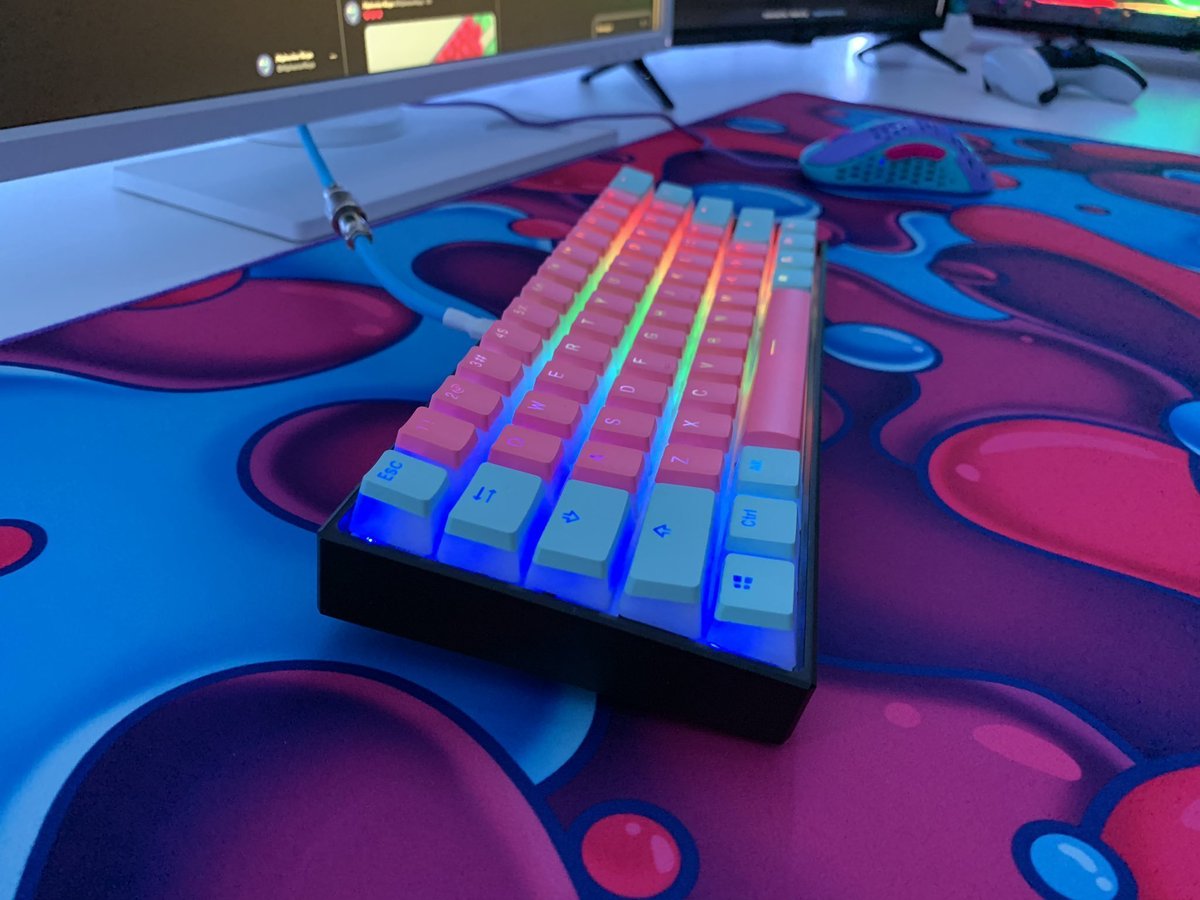 AlpheriorKeys's tweet image. TWITTER GAMERS! :D We&apos;re giving away our Miami V1 Pudding Keycap Set!💖 ITS SO CUTE😍

To Enter:
-Retweet &amp;amp; Like
-Follow us @AlpheriorKeys
-Comment a GIF

Winner Chosen TOMORROW! 🥳🎉