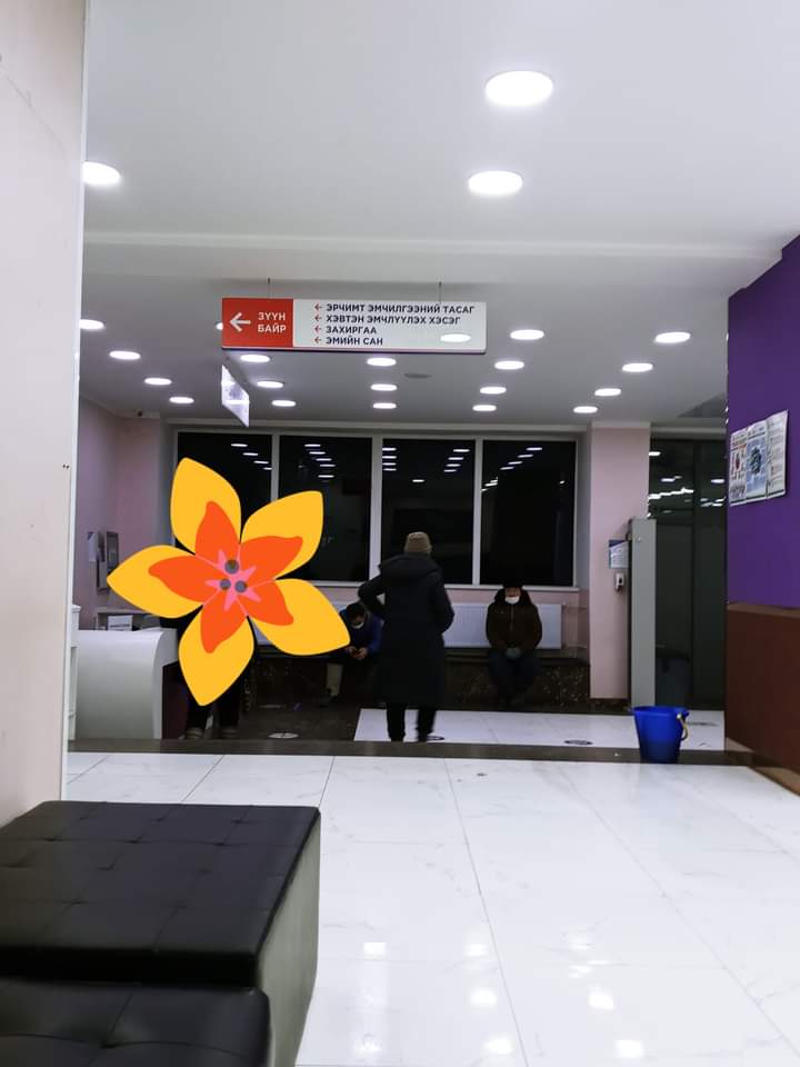 Цалингаас цалингийн хооронд л амь зууж байгаа нь үнэн нийгэм😔 Өлгүүрчин хийдэг эгч цэвэрлэгч эмэгтэйгээс "Өнөөдөр цалин буух байхдаа яанаа тогоо таслуулах гээд байна" гэж хоорондоо ярилцаад ажлаа хийхээр шогшлоо😔Боломжгүй, хаа сайгүй хямрал сэтгэл зовнил дутуугийн зовлон🙏😢