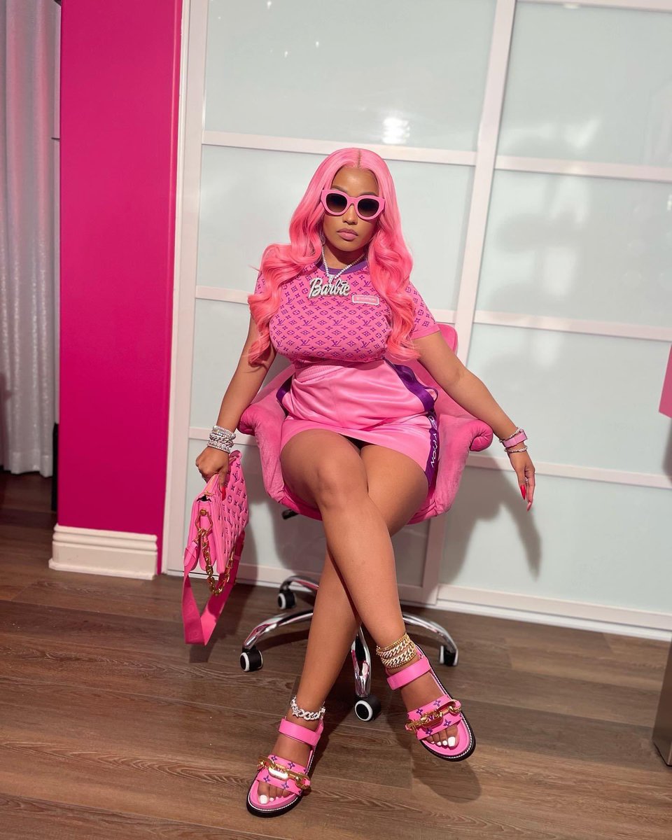 Alexand15387753's tweet photo. #HappyBirthdayNickiMinaj i love u 💝 https://t.co/LKyZrsEjN6
