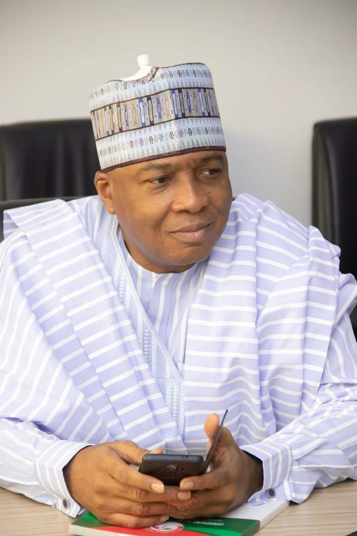 bashir_ashura's tweet photo. #OffaBankRobbery: Witness narrates how suspects were tortured to implicate Saraki
A witness, Shamaudeen Bada has told Kwara State High Court how how men of the (IRT) of the IGP led by DCP Abba Kyari tortured them to implicate Dr Bukola Saraki the April 5/18 Offa robbery incident https://t.co/jsKKZNiMCS
