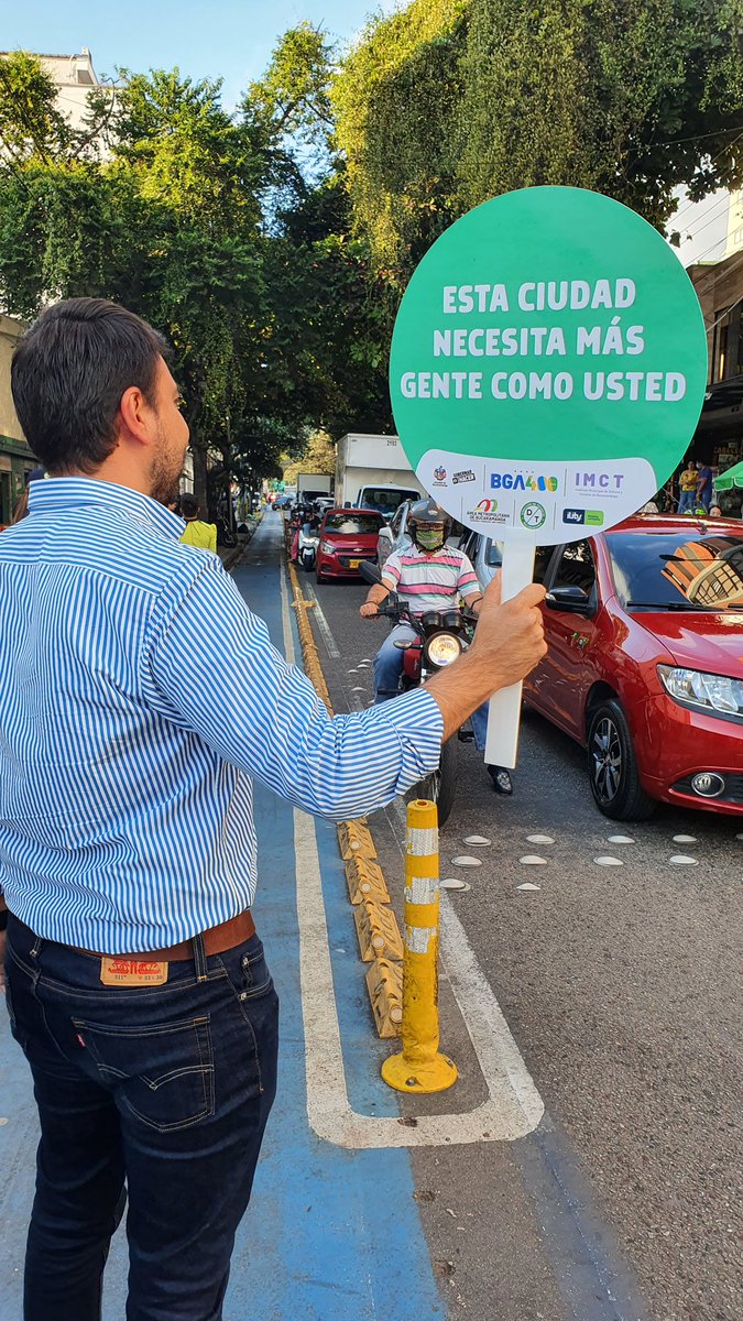 LuisCSilvaD's tweet photo. Salimos a las calles con nuestra campaña de #CulturaCiudadana, una de las banderas lideradas por el alcalde @JCardenasRey, porque el compromiso con Bucaramanga, en sus 400 años, es de todos. 

#GobernarEsHacer #BGA400 #BGA400Años #EnBucaramangaEstánPasandoCosasBuenas #OigaRespete https://t.co/i2mF0etoNu