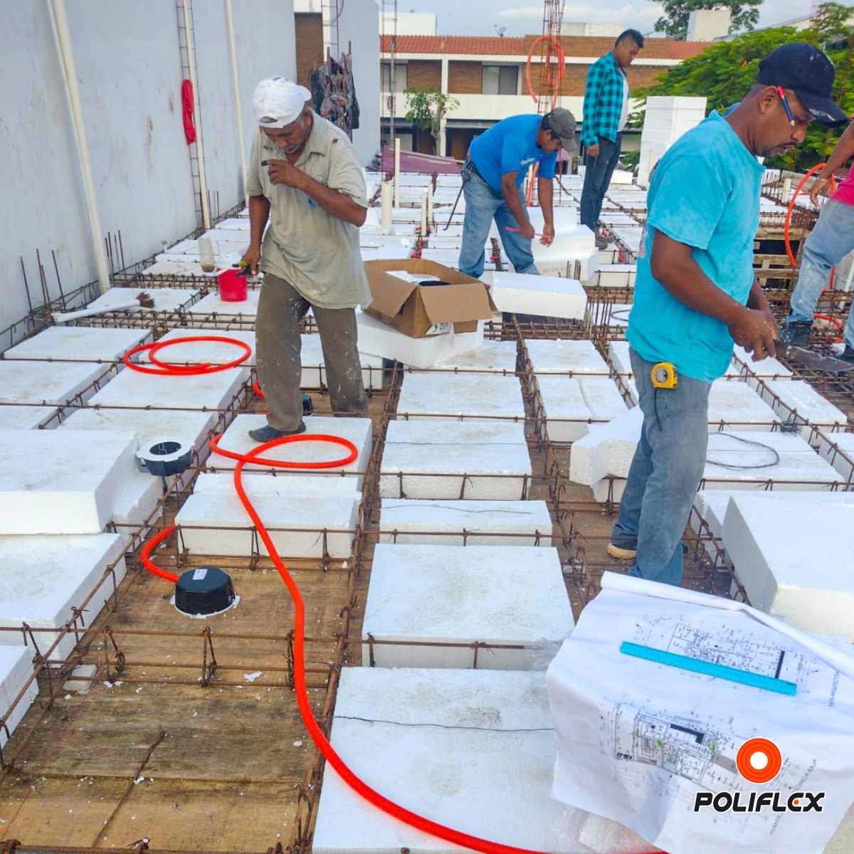 poliflex's tweet photo. ¡Héroes de las instalaciones eléctricas!
Nuestro amigo Fernando Ovando está aplicando nuestro Poliflex Naranja y botes integrales en una obra de Villahermosa para garantizar la seguridad de sus clientes.
#Obra #Electricistas #Poliflex #InstalacionesEléctricas #Canalización https://t.co/UxIvmAa97f