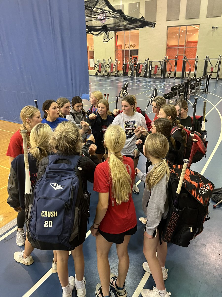 We’re back baby! 💪🏻🥎 #88days