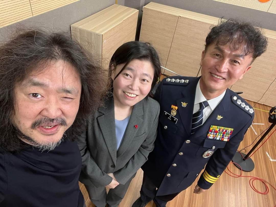 kkommi6's tweet photo. 이 시대의 영웅 두 분 

임은정 검사와 류삼영 경찰 https://t.co/PZfeVpNMSA