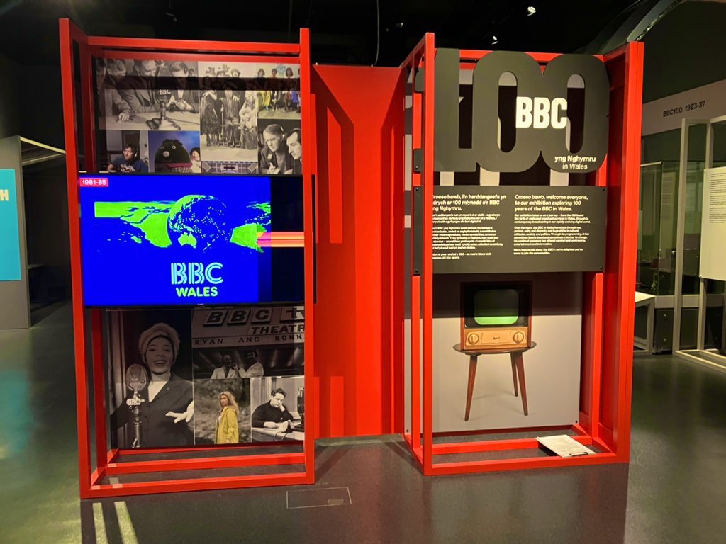 Thanks to <a href="/Museum_Cardiff/">Amgueddfa Caerdydd</a> <a href="/David_ACNMW/">David Anderson</a> for the partnership which has led to this new exhibition to celebrate #100 years of <a href="/BBCWales/">BBC Wales 🏴󠁧󠁢󠁷󠁬󠁳󠁿</a> . We are all very proud of our contribution to our nation, its cultures, language, economy &amp; history. Diolch i’r Amgueddfa. Please go to see it!
