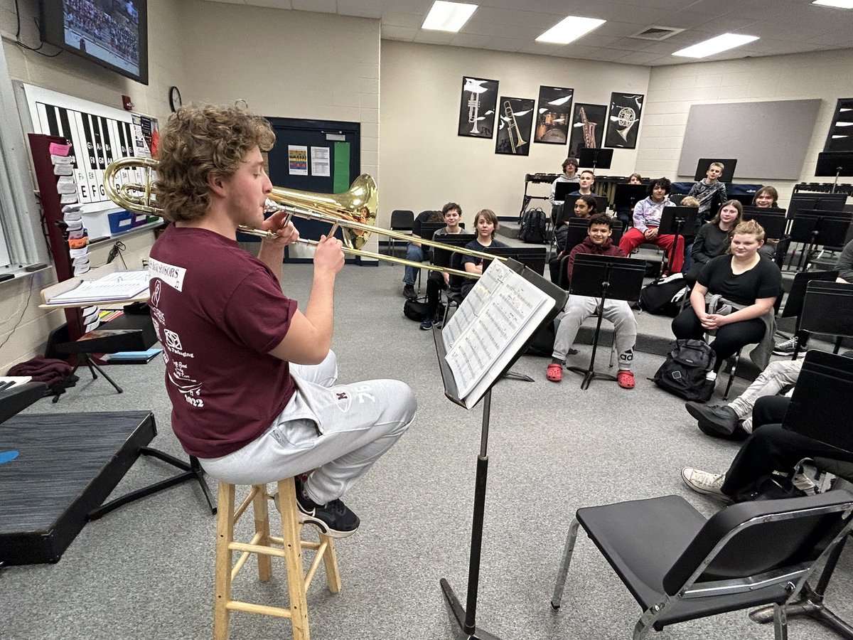 Senior Will Schalliol visited our 8th grade classes today to tell them all about band at MHS. 

Will has been an incredible Caveman role model for young students. Concert Band, Jazz Band, Pep Band, Football, Track, AP classes, NHS, Mayor’s Youth Council, and he’s a Boy Scout!