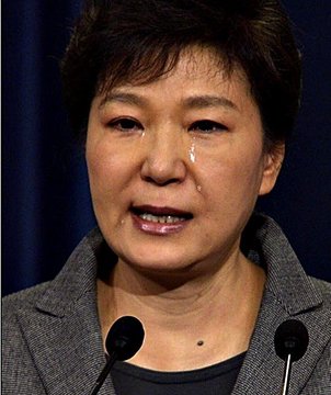 오늘은 6년전 국개넘들이 죄없는 박근 혜대통령님을 불법탄핵한 치욕의 날입
니다.

탄핵에 앞장서고 찬성표를 던진 넘들을 잊지말고 반드시 심판합시다.

박근혜 대통령님의 명예는 반드시 회복
되리라 확신합니다.