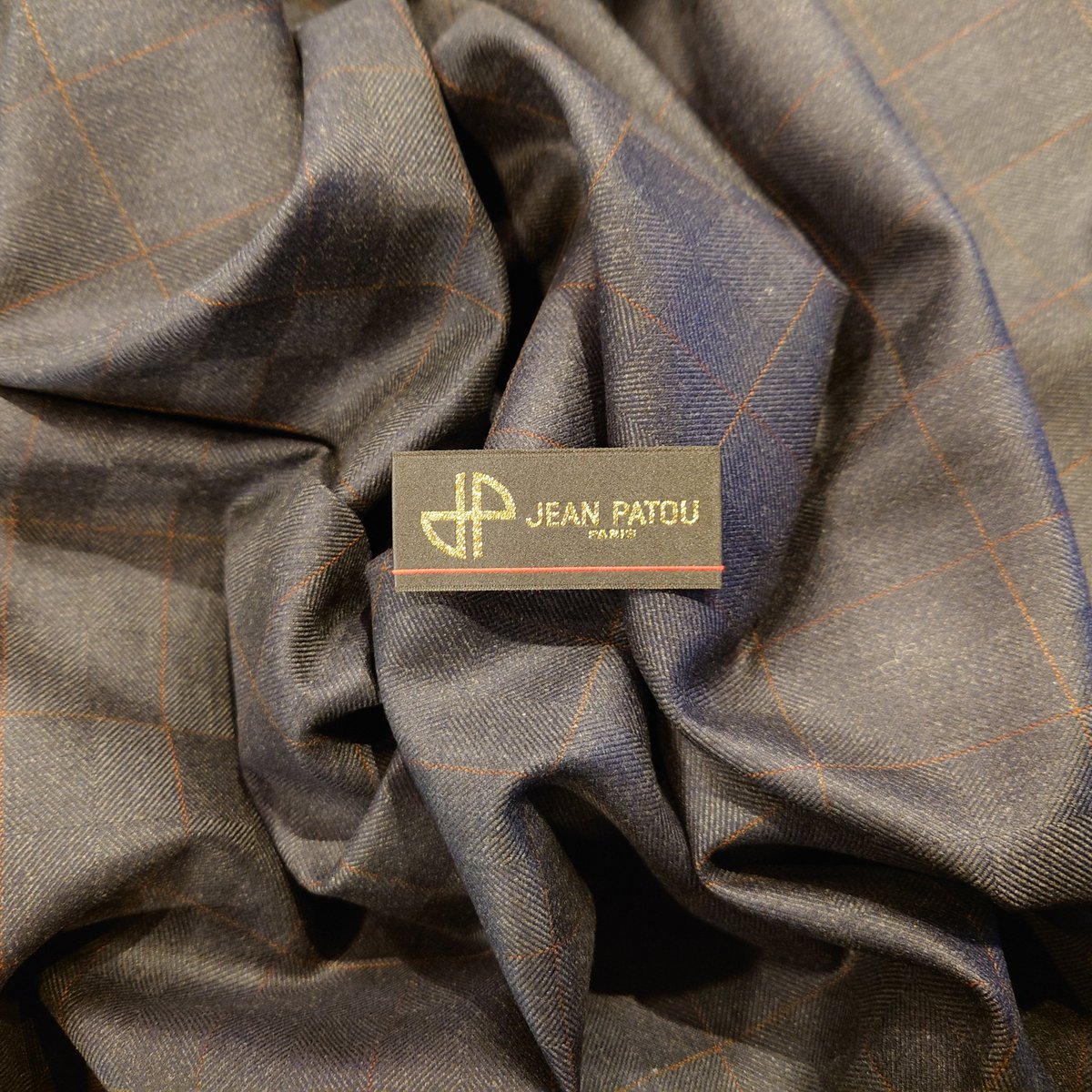 tailorteramoto's tweet photo. ジャン・パトゥのオーダースーツ地。
JEAN PATOU
WOOL 100%
SHADOW CHECK
WINDOWPANE
VINTAGE 1985
#jeanpatou #wool #shadowcheck #windowpane #ジャンパトゥ #ウール #シャドーチェック #影格子 #ウインドーペン #vintage1985
https://t.co/1YK60nQ3bL https://t.co/OJJoXXWQy9