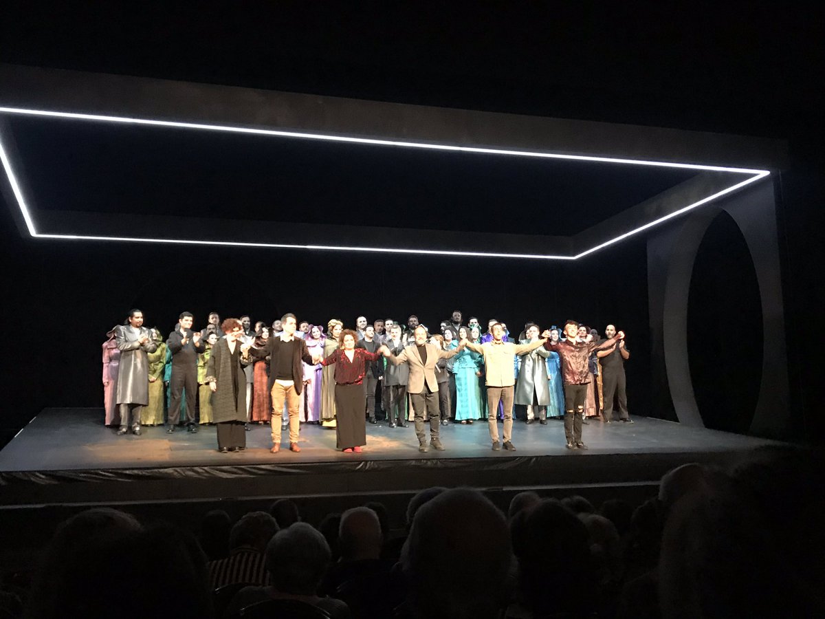 RamonSobrino1's tweet photo. Gran éxito primera función de #Hamlet_OVD de 
@operaoviedo en @teatrocampoamor, con exquisito canto de @SaraBlanch_SB y @buriamonzon #DavidMenendez @SimonOrfila @alexcerro @JavierCasta
@OSPAcom @audreysaintgil @Intermezzocoros
Dirección escena #SusanaGomez
Quedan tres funciones https://t.co/tLKwRXh6Dv