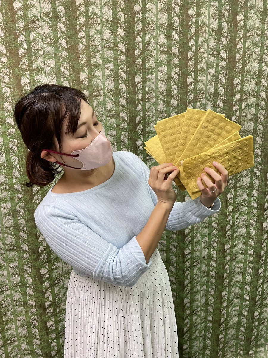ball864's tweet photo. この後9時半からはバルーンあいのうふふのふ🎈

今日のテーマは「お札・おさつ・おふだ」です！

「愛am the BEST」！のコーナーもあります！

11時には「今週の相(愛)棒」のコーナーもあるょー❣️ 
📩ball864@rokinawa.co.jp
#ラジオ沖縄
#ball864

radiko→ https://t.co/BewUTXgnQn https://t.co/n4sVLPm9ap