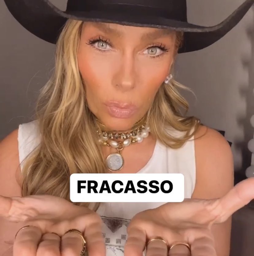 A pobi da senhora não dorme não? #livedavergonha