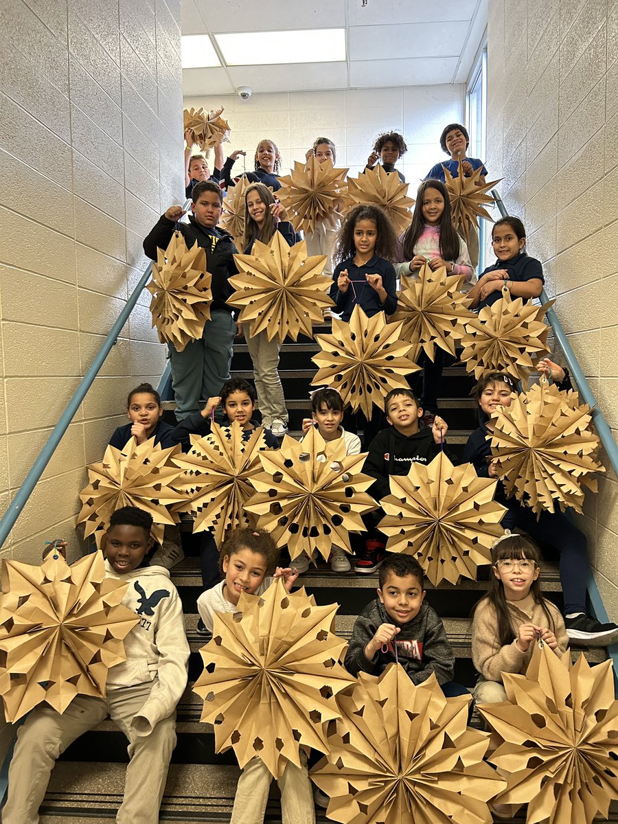 It was snowflake day at Parkville!❄️While building background knowledge and incorporating symmetry, 3rd grade students made these amazing paper bag snowflakes! They were so proud! 🥰 <a href="/mathBawesome/">Alyssa Beers</a> 
 <a href="/HPSParkville/">Parkville Community School</a> <a href="/EzzieFigueroa/">Ezzie Figueroa</a> <a href="/CTELDirector/">Daisy Torres-Hill</a>