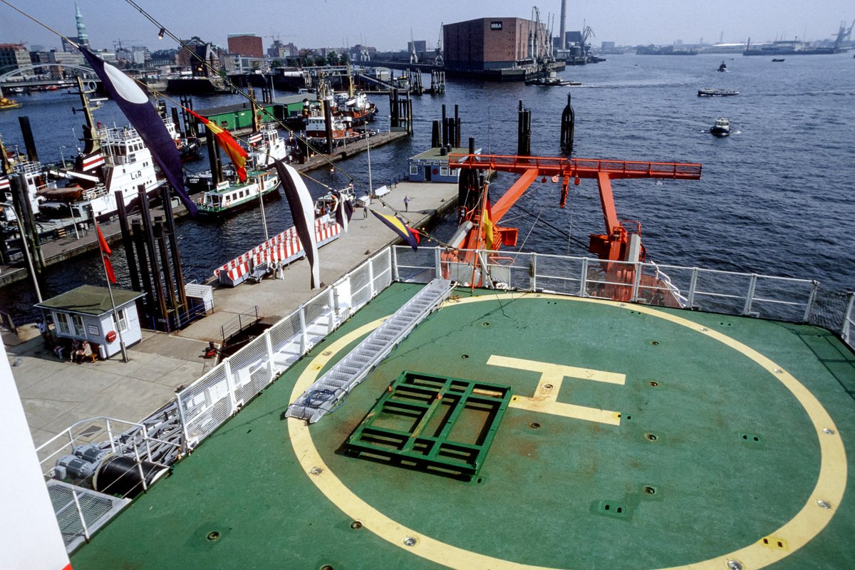 OTD - 40 years ago, the POLARSTERN (German research vessel) was put into service.
I had the opportunity to visit her during the IUGG Congress in Hamburg 1983.
t1p.de/3hojr 
#Hamburg <a href="/HH_Geo/">Landesbetrieb Geoinformation und Vermessung (LGV)</a> <a href="/theIUGG/">IUGG</a> <a href="/AWI_Media/">AWI Media</a> @DVW_eV <a href="/VDVmagazin/">VDV</a> <a href="/HCUHamburg/">HafenCity Universität Hamburg (HCU)</a> 
t1p.de/1rixm
