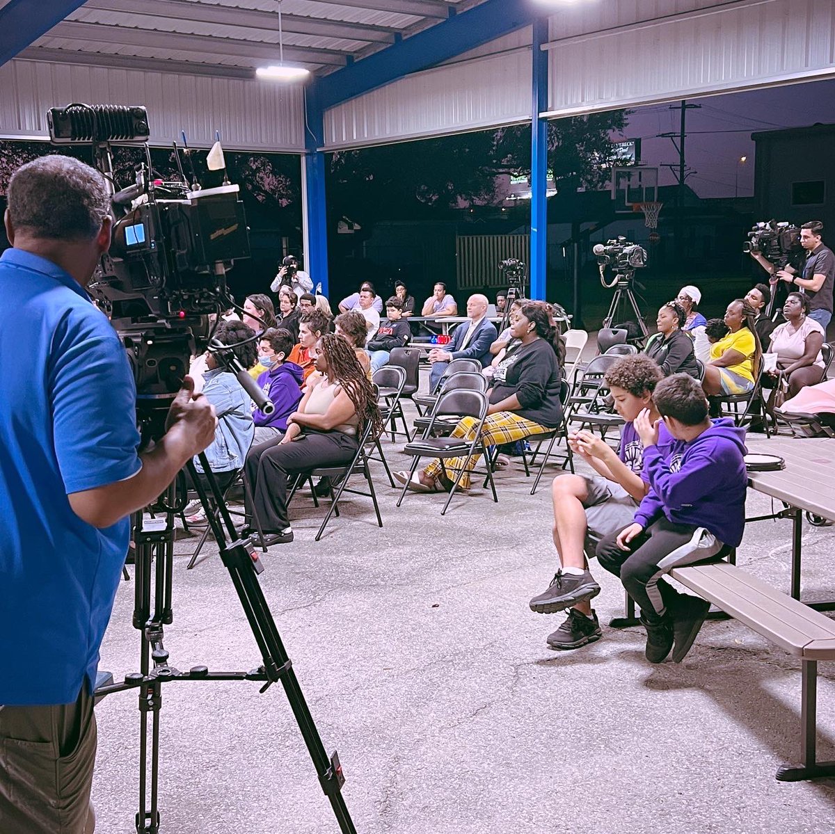 BAMMAgency's tweet image. Every #NOLA news station showed up to cover our client’s story tonight!  And the event was professionally live streamed so that more people could attend virtually. 💯

Shout out to the BAMM - New Orleans Team for helping another client share their story with the community!  💪🏽