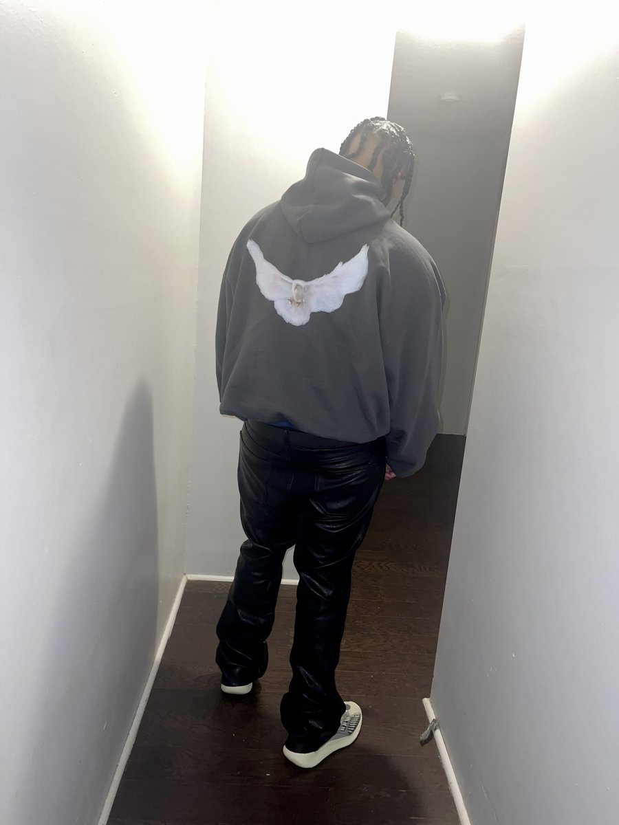 LiLHoViTO's tweet photo. I’m like a cup 🥃 holder the way that these dimes 🪙 stick to me, They should of been in the fountain ⛲️ based on what y’all wising me 🧞‍♂️🧞‍♀️🧞 #28

YZY GAP ENGINEERED BY BALENCIAGA 🟦🕊️ https://t.co/VaKorgMDIy
